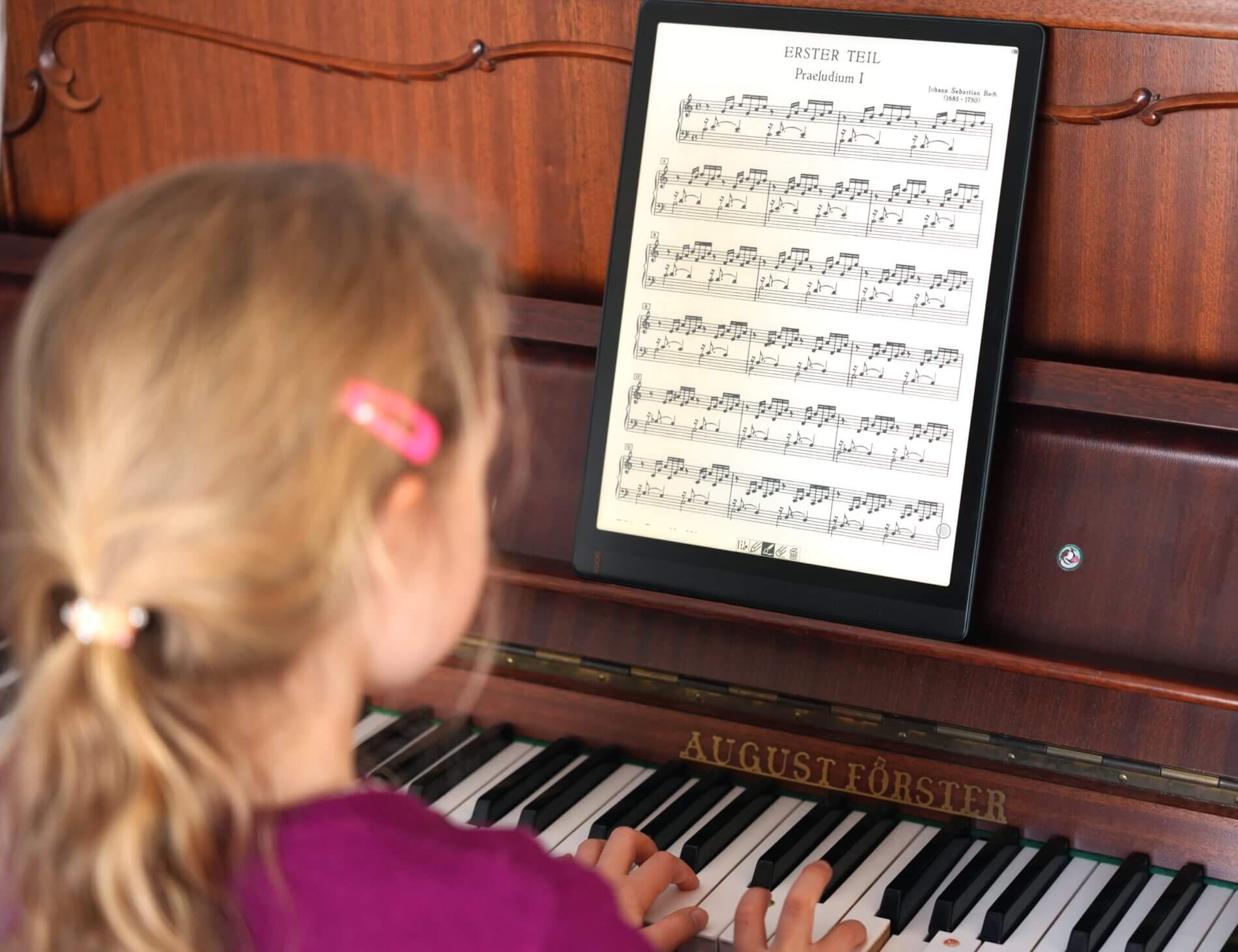 E-readers in music education, singing and instrumental lessons, for students and autodidacts.