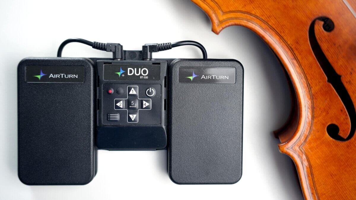 Page turner - AirTurn Duo BT-500 and a viola