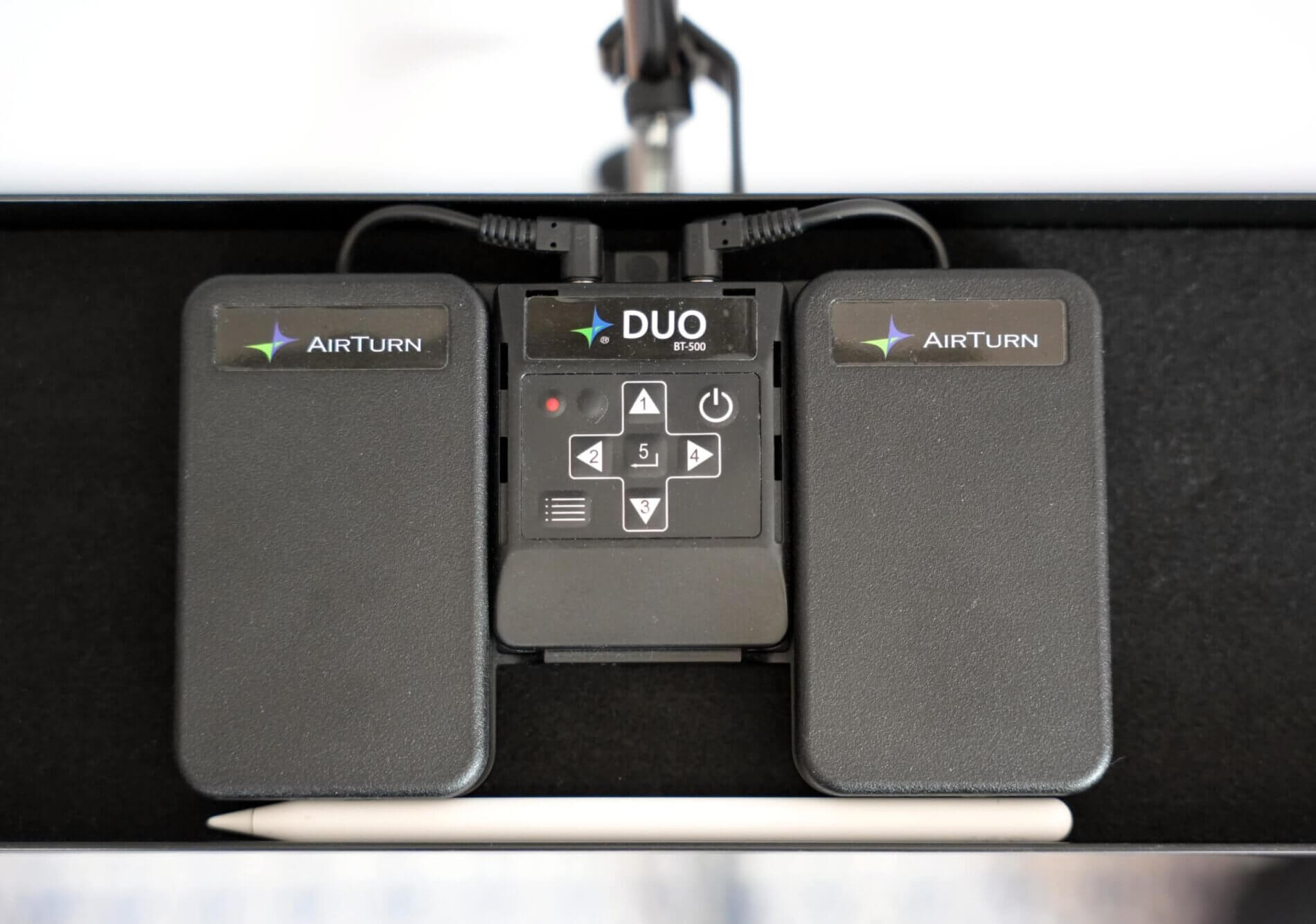 Page turner - The AirTurn Duo on an accessory tray for music stands