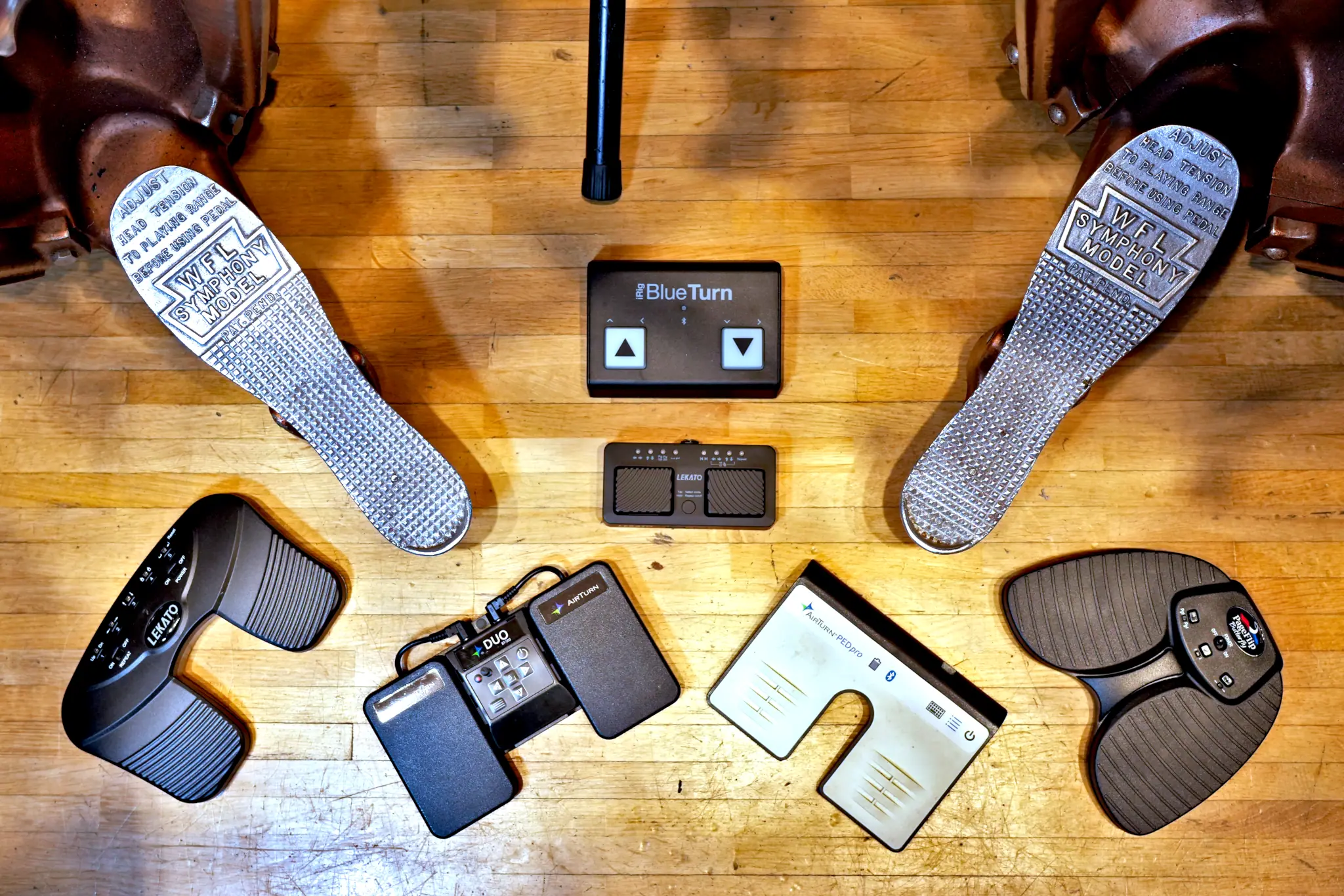 Comparison of Bluetooth pedals (wireless foot switches) for tablet / iPad (or for mobile phone / iPhone and teleprompter)
