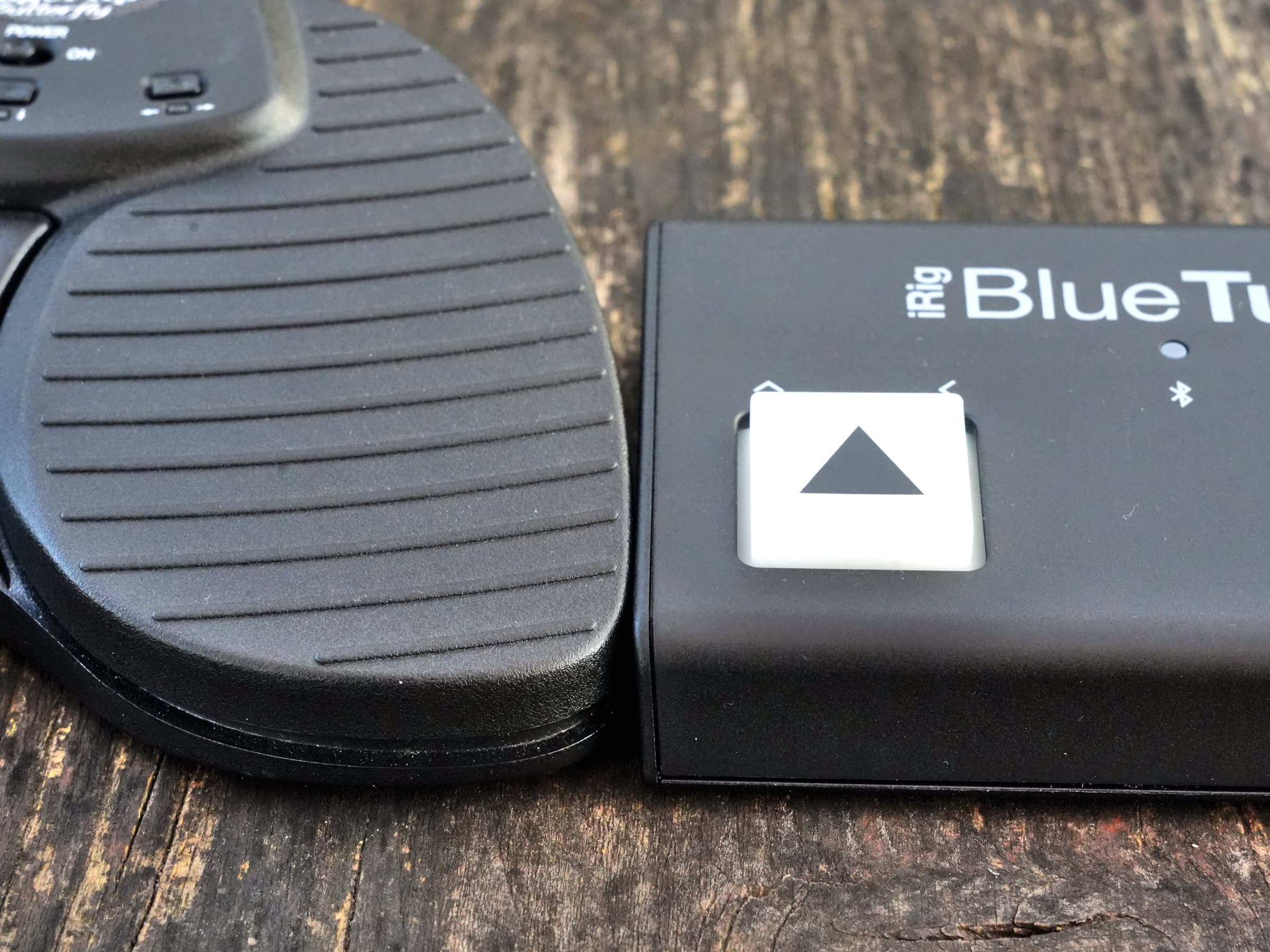 iRig BlueTurn vs PageFlip Butterfly - Bluetooth page turners for iPads, Android tablets and Windows
